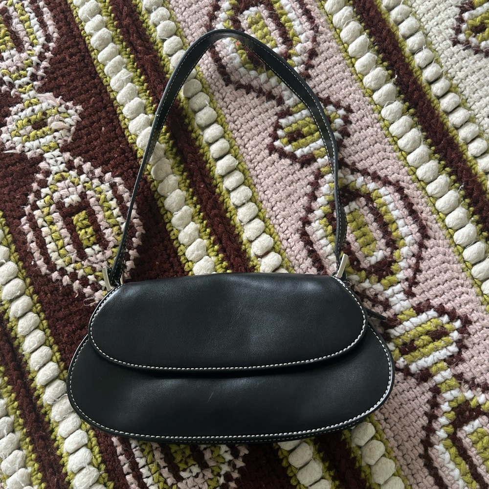 Black leather 90’s shoulder bag